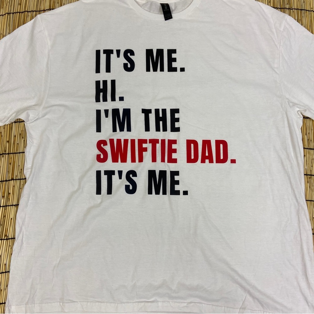 NWOT Taylor Swift “Hey it’s me” “ I’m the Swifty dad” 3XL T-shirt soft style